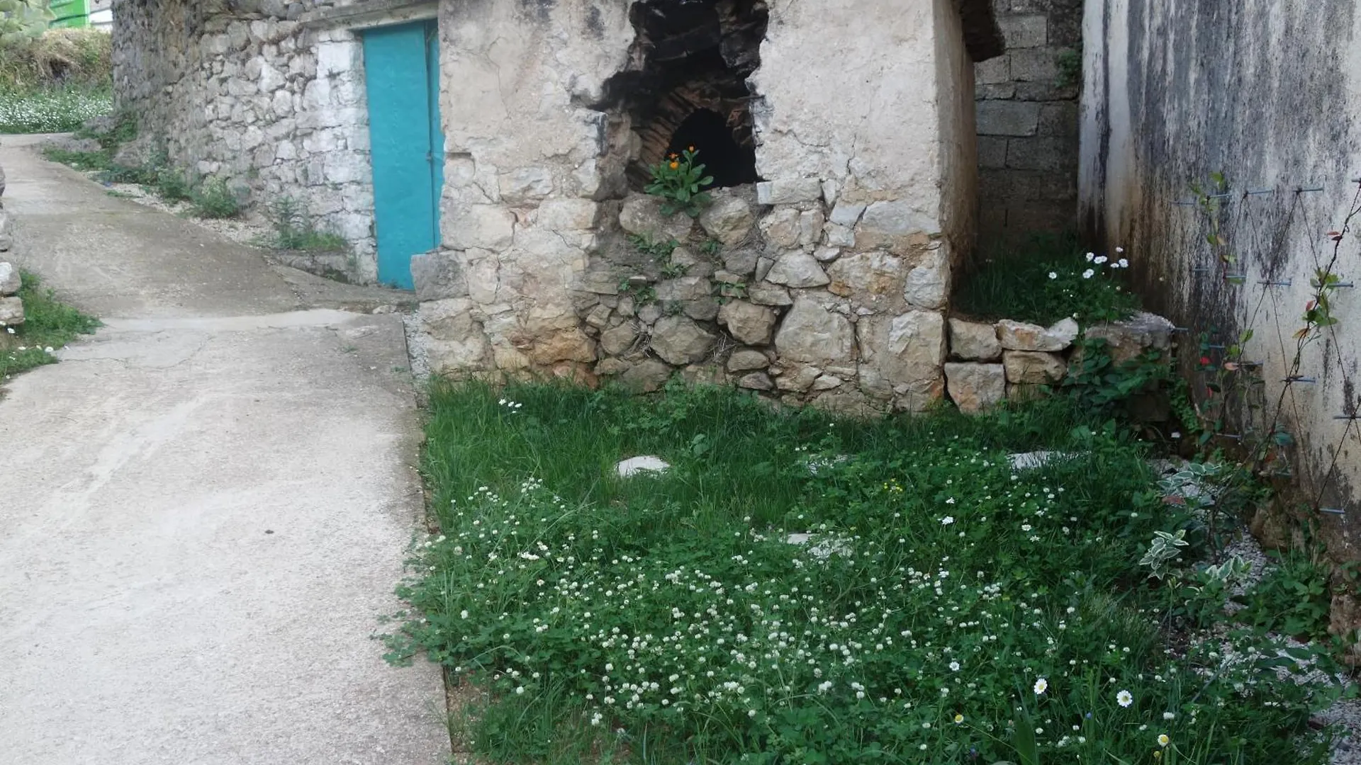 Guesthouse Near The Castle Of הימארה